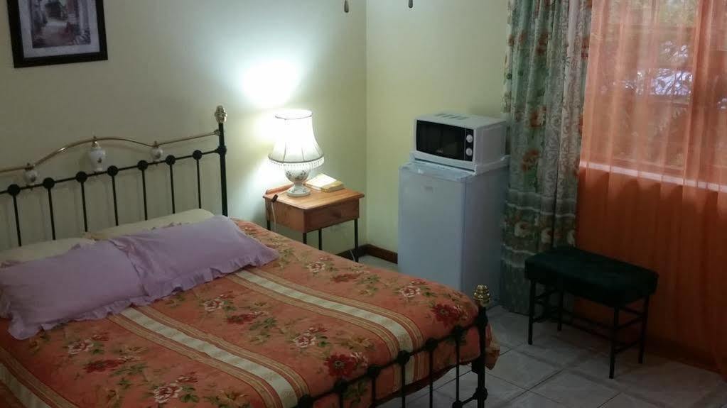Ebenezer Guesthouse Bluewater Bay Port Elizabeth Dış mekan fotoğraf